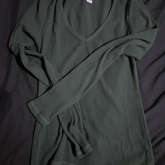 Old navy plush v neck long sleeve tees - Picture 11 of 13